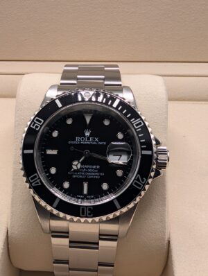 Rolex Submariner 16610 Classic - Zoomed In