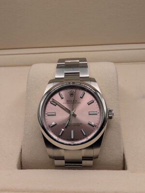 Rolex Oyster Perpetual 34 - 124200 - Zoomed In