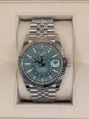 Rolex - Sky-Dweller - 336934 - Zoomed In